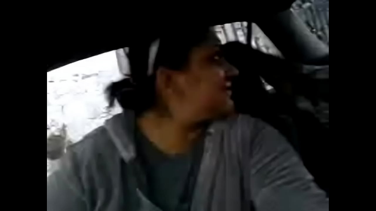 nos van a cachar.. mamada en el carro.3GP