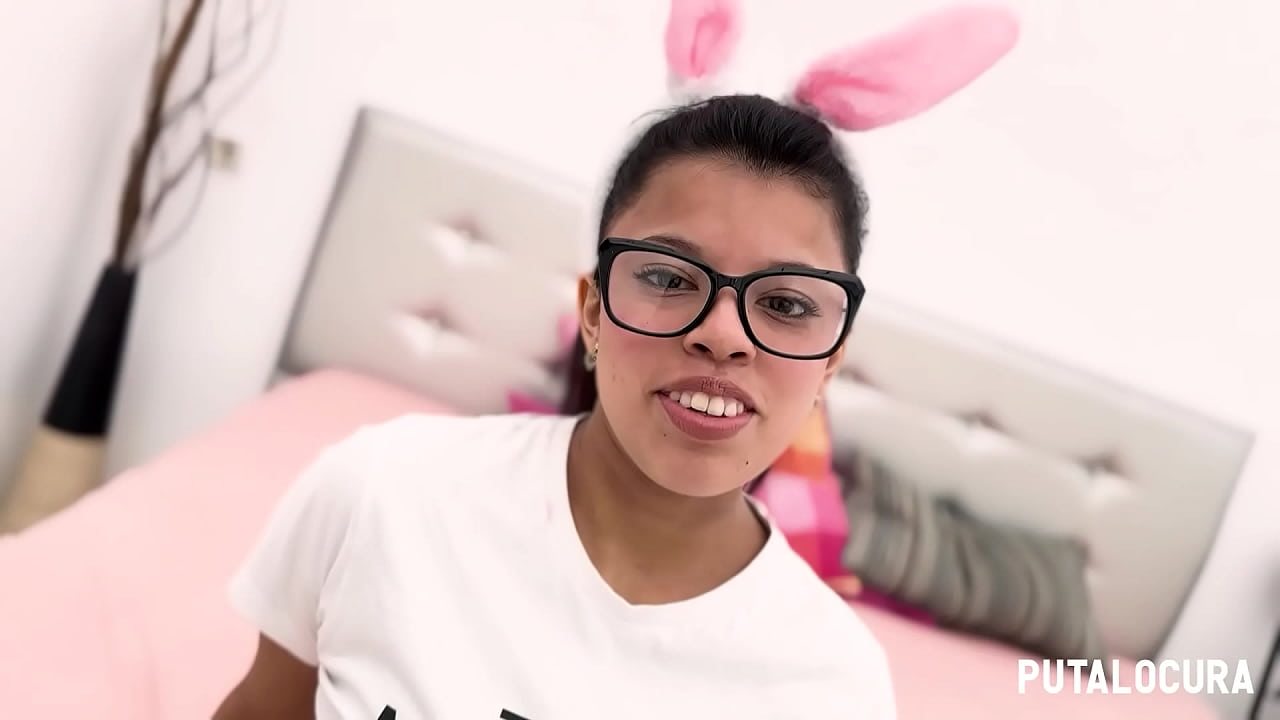 PutaLocura - Morena culona Laura Love se disfraza de conejita y cabalga un poll&oacute;n enorme