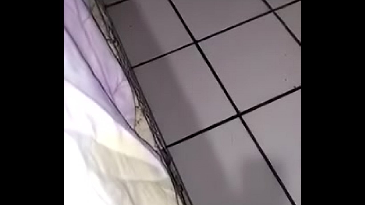 En el night club la Luna puta Venezolana y ecuatoriano d&aacute;ndole verga