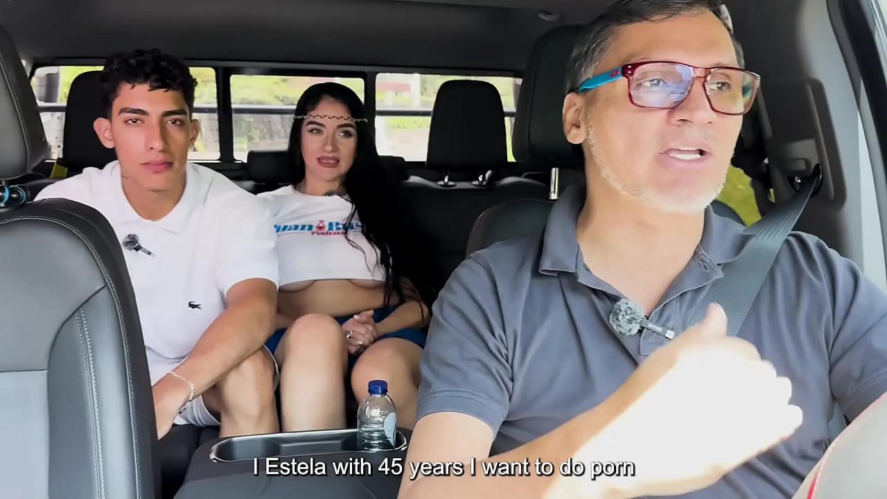 Colombian MILF fucks a young man with a HUGE DICK in the car - Juan Bustos ROAD