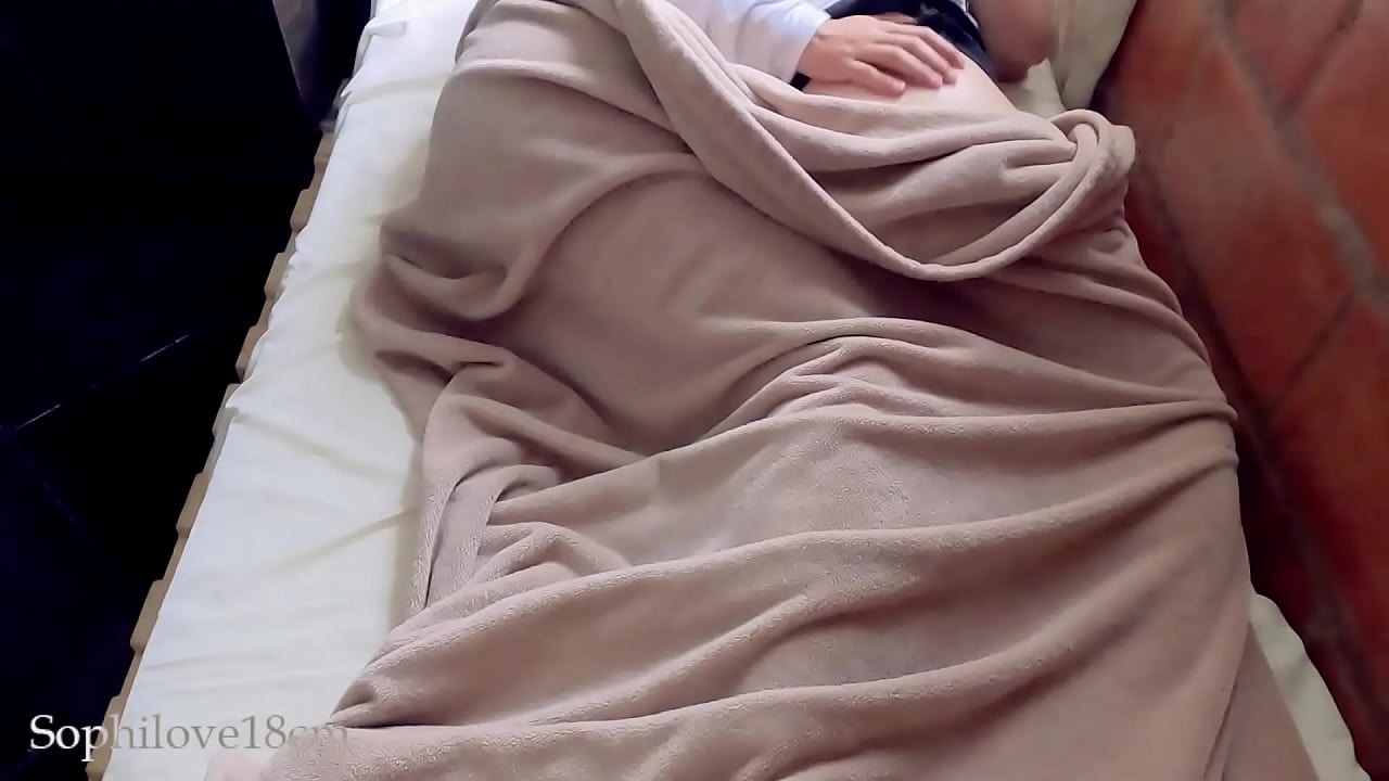 i seduce my 18 year old roommate with a big butt and cum inside her