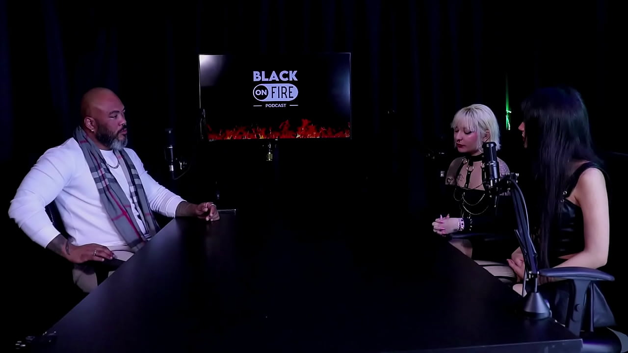 Gosta de Hentai, tem o mel da buceta, se encontrou nessa profiss&atilde;o, e j&aacute; pensou em fazer atendimento - Nath Wolowski & Waifus Juice (WATCH ON: SHEER/RED)