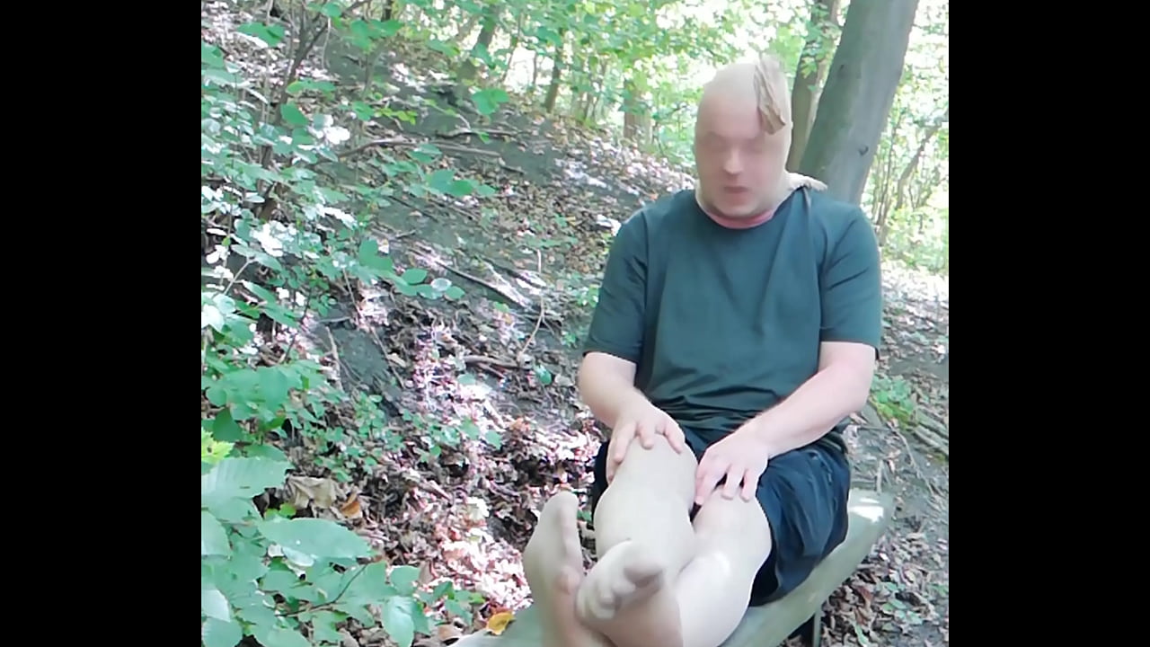 Nylon Fetisch Pause auf dem Seilbahnberg