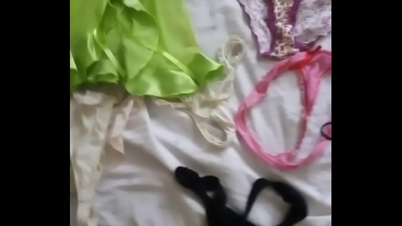 escojiendo la tanga para cojerme a la cunada