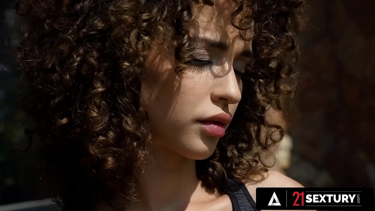 Stunning Babe Makes A Dick Cum On Her Sexy Feet