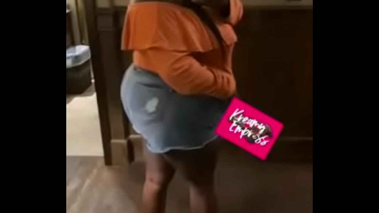 Ebony shows off outfit