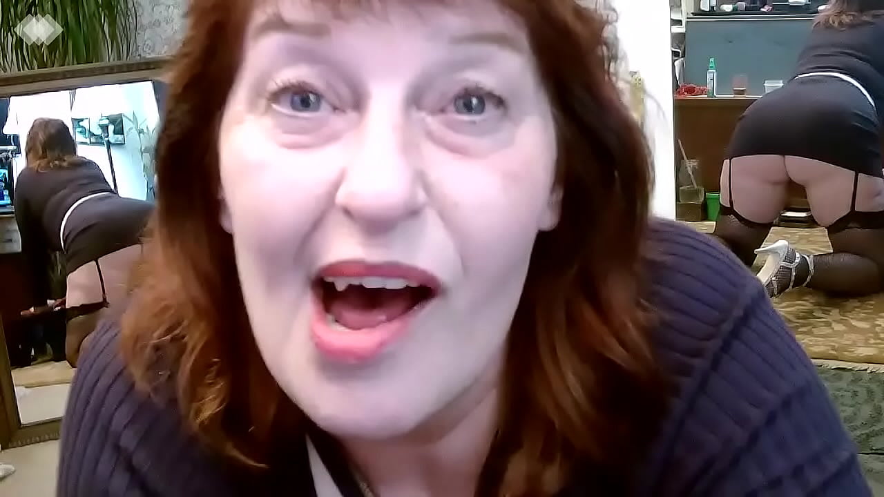 321 The Queen of the mirrors! Dawn is perfectly reflected in the mirrors and showing off that amazing body. Come close and feast your eyes