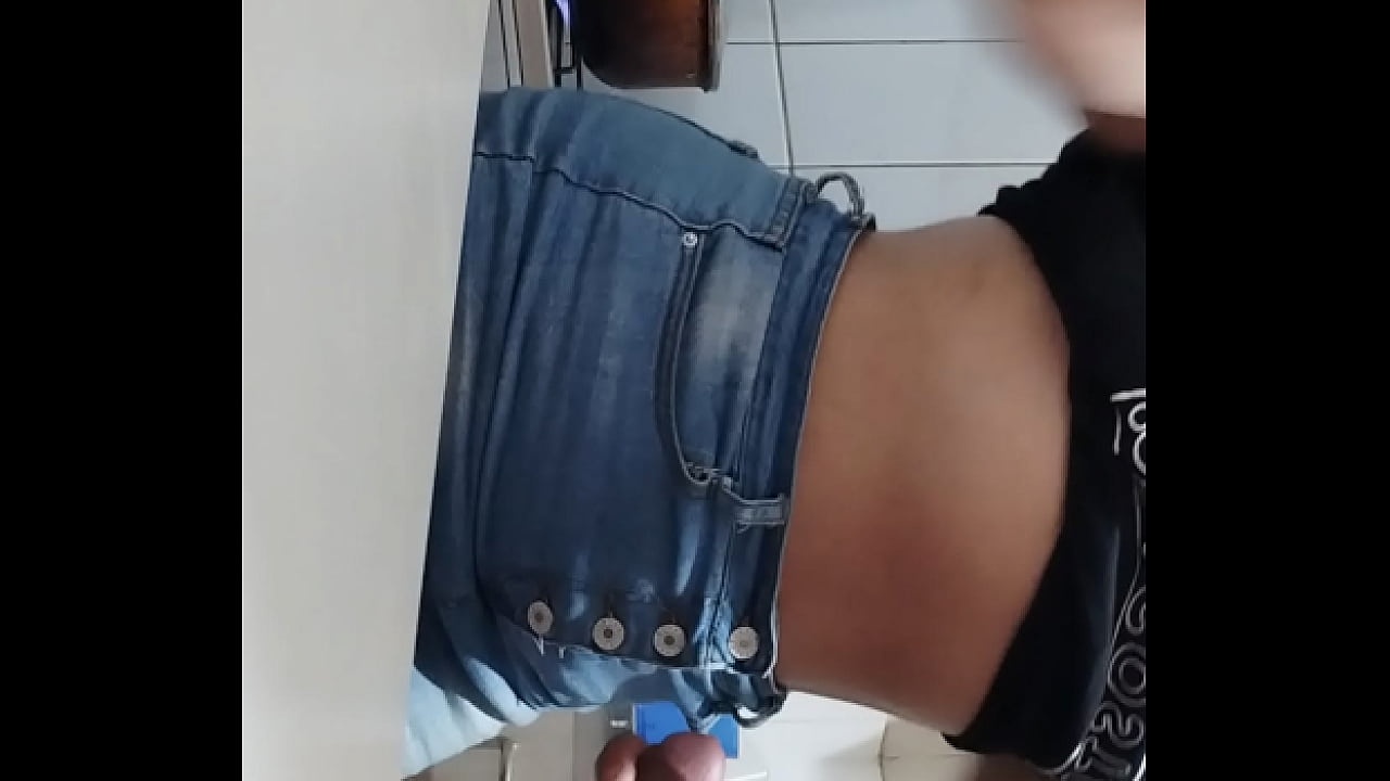 Estaba cocinando y termin&eacute; follada y llena de leche