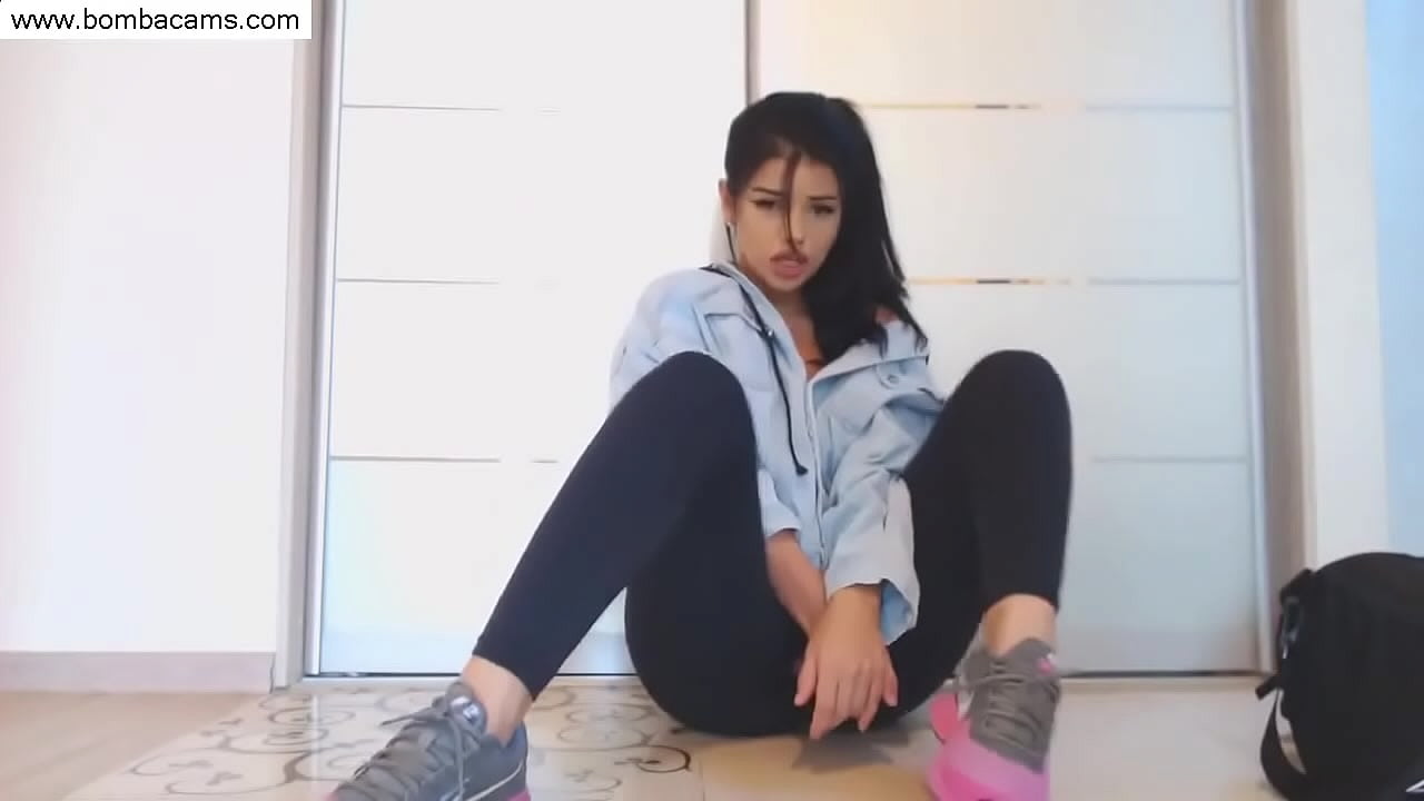 Beautiful Brunette Teen Babe Use 2 huge Dildo On Her Little Pussy