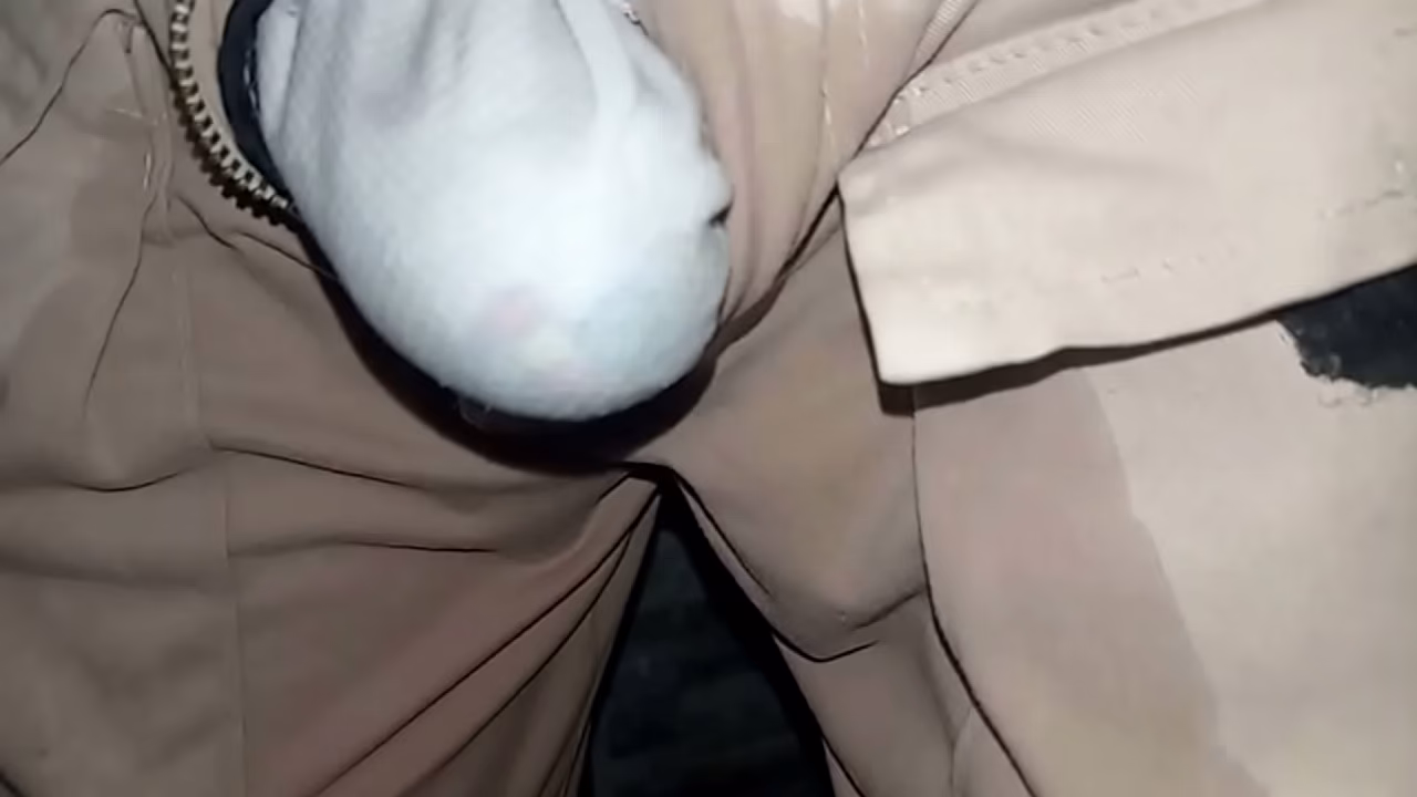 Pantal&oacute;n orinado con m&uacute;ltiples orgasmos