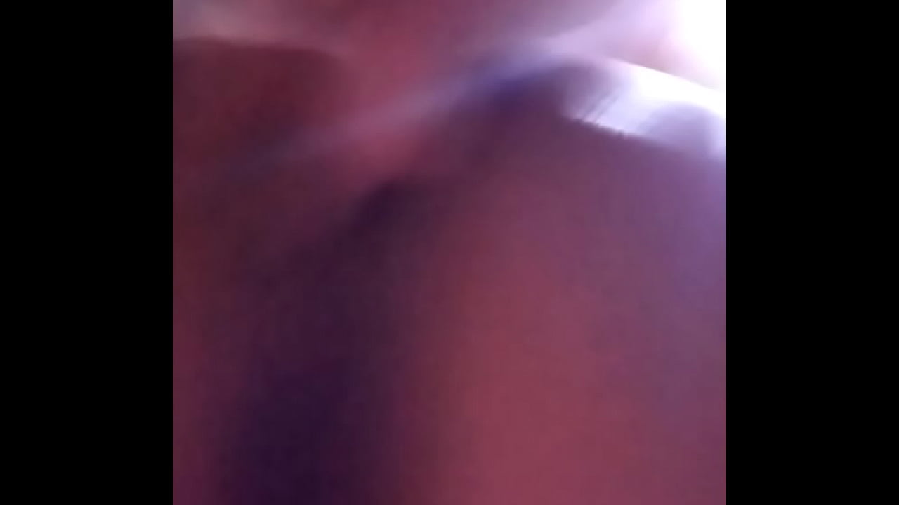 chega b. de manha e desconta em mim porque ele nao consegue encontrar a visinha  ele fica muito duro quando esta