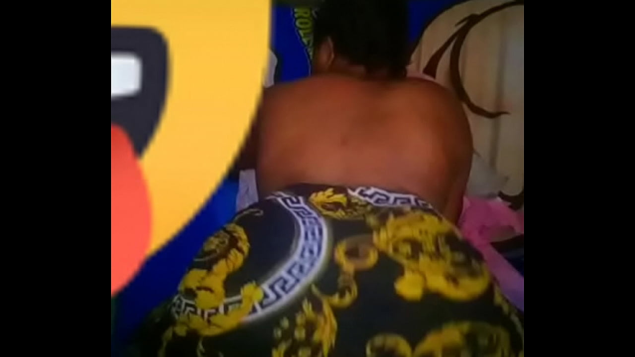 Twearking African girl