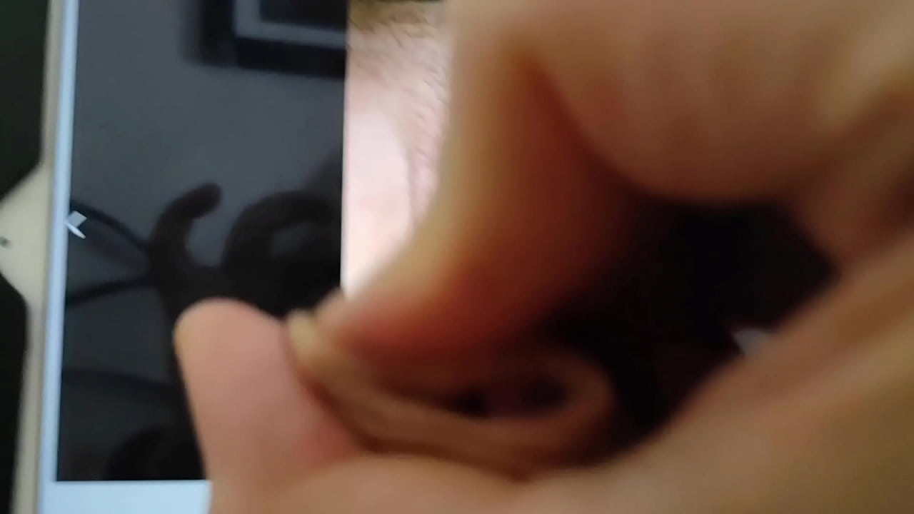 Gozando nas fotos da esposa de Miguellouco