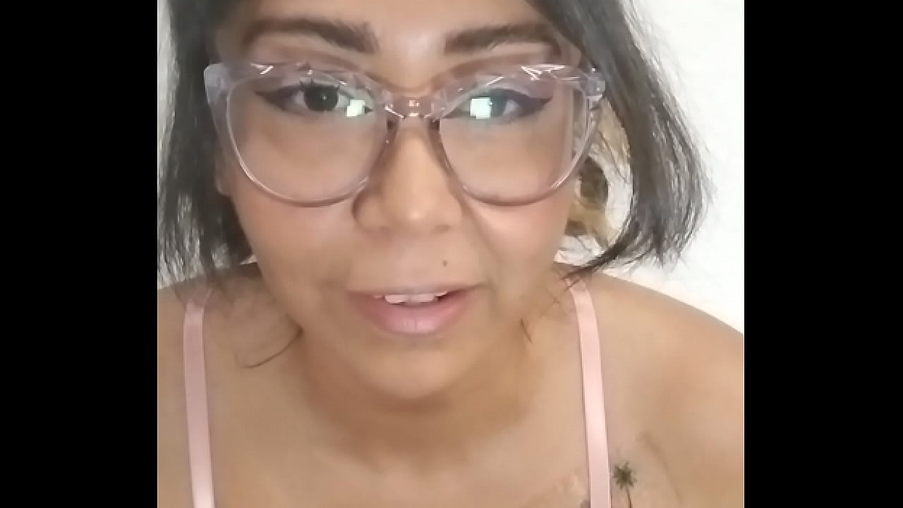 annie se graba mientras se masturba para cliente.