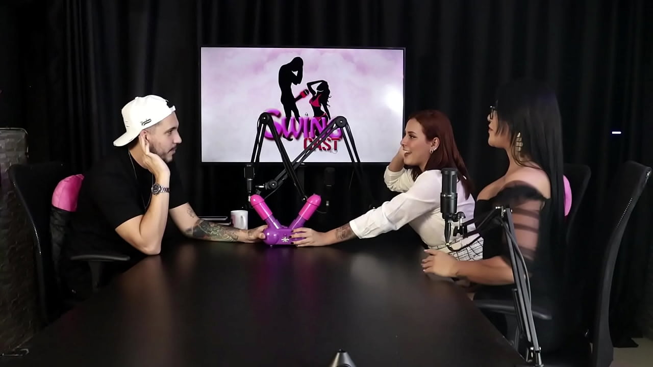 Gostosa safada fica pelada mostrando a buceta deliciosa ap&oacute;s o jogo da punheta - Bia Ruyva & Jack Por (SHEER/RED)