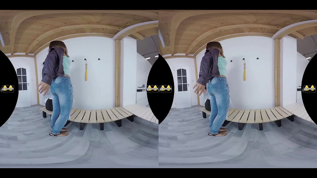 Big Natural Boobs Pissing in VR