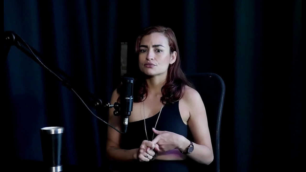 A m&atilde;e descobriu a sua orgia, ainda n&atilde;o gravou com travesti, decidiu parar pra se curar, e foi chamada de "atriz porn&ocirc; evang&eacute;lica" - Kamilla Werneck (SHEER/RED)