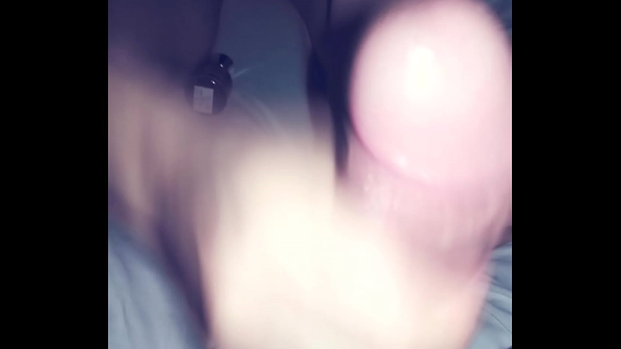 Mi  pendejita corriendome un rica pajita