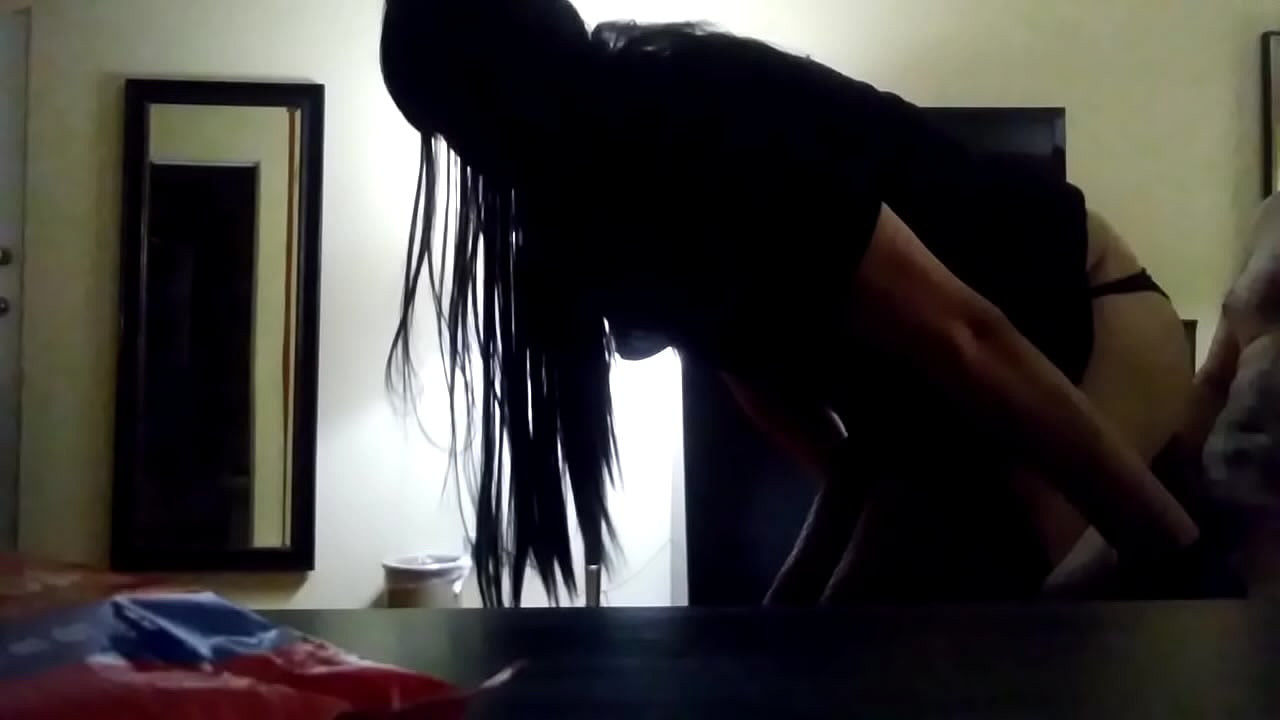 Daisy Luv convinces Married Man for Hotel Fuck