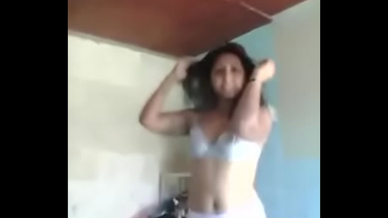 Perrita dayana bailando