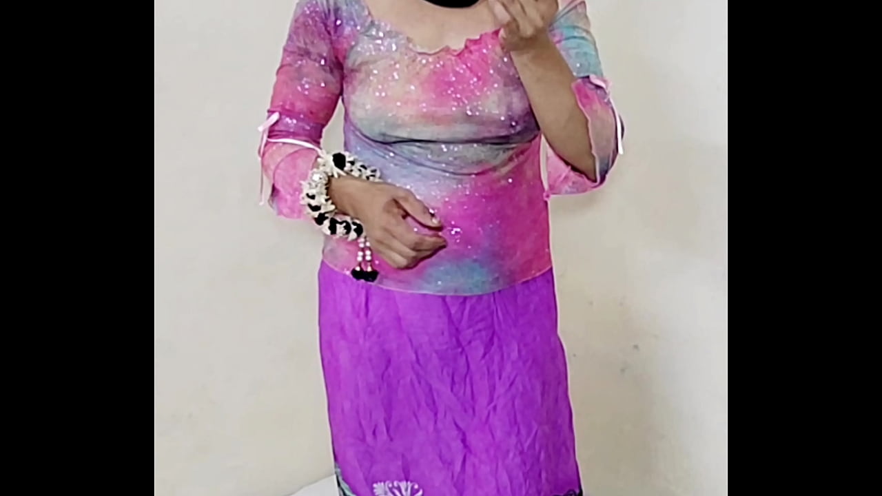 هذه ليست امرأة عربية أصيلة، إنها نار، ما أجملها من جمال رقيق، ما أجمل عيونها الساحرة.