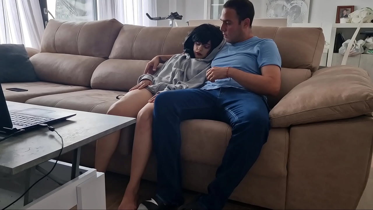 My girlfriend sleep in the film and i put my dick on her face