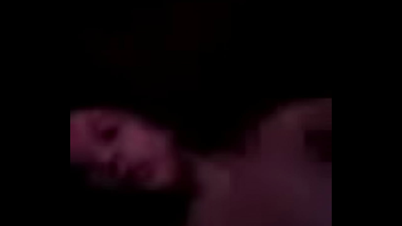 La vesina ba&ntilde;andose