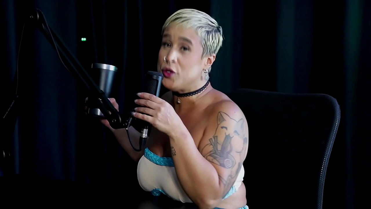 Tem um p&uacute;blico misto, &eacute; MILF, pegou um que brochou e j&aacute; passou muita raiva, por isso escolhe suas batalhas - Just Joana (WATCH ON: SHEER/RED)