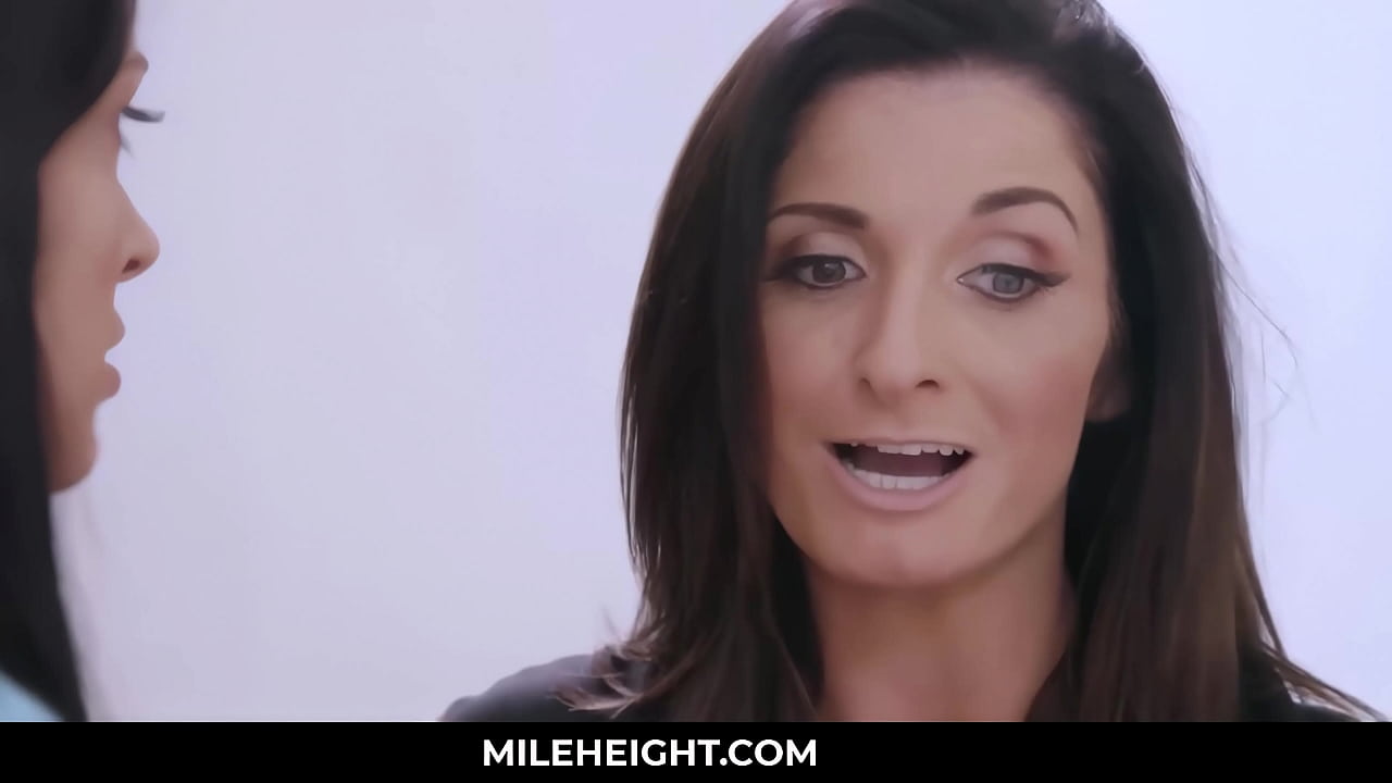 Darling Babysitter Eats her Boss Owner Milf's Pussy