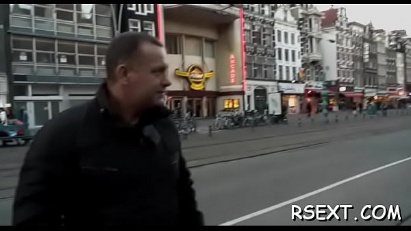 Chap gets his dick sucked