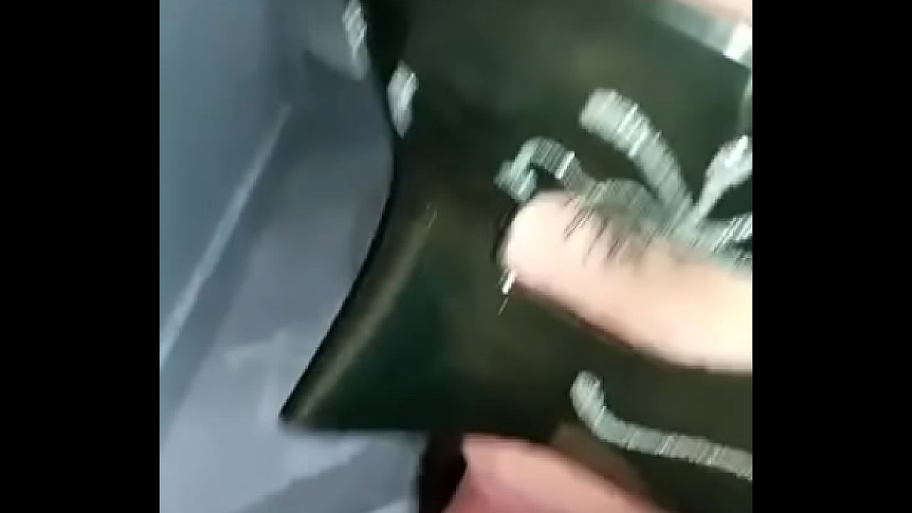 Chup&aacute;ndole la verga a mi novio hasta hacerlo venir