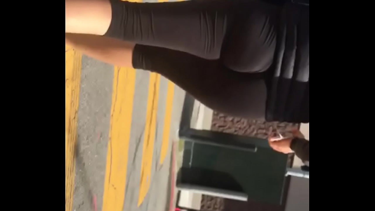 booty leggings lady 5