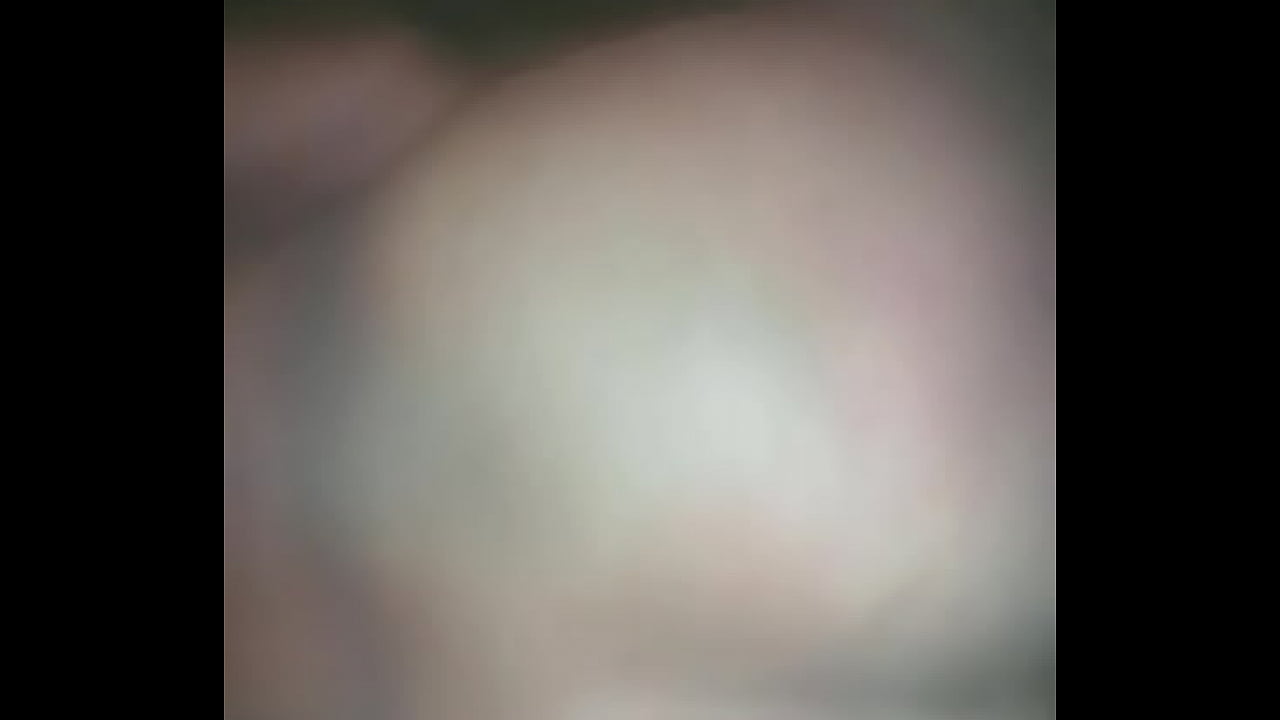 Beny me mete la verga yo empinado y &eacute;l sentado en la cama