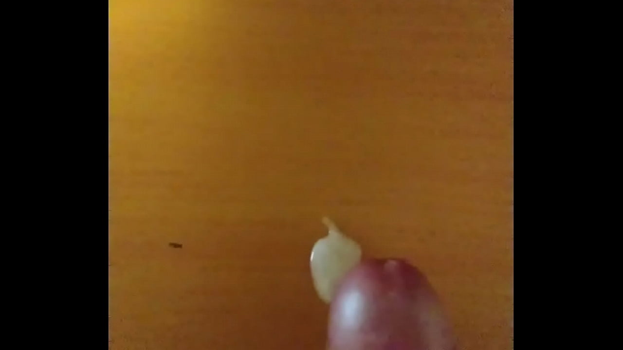 Me masturbo y tengo una rica acabada