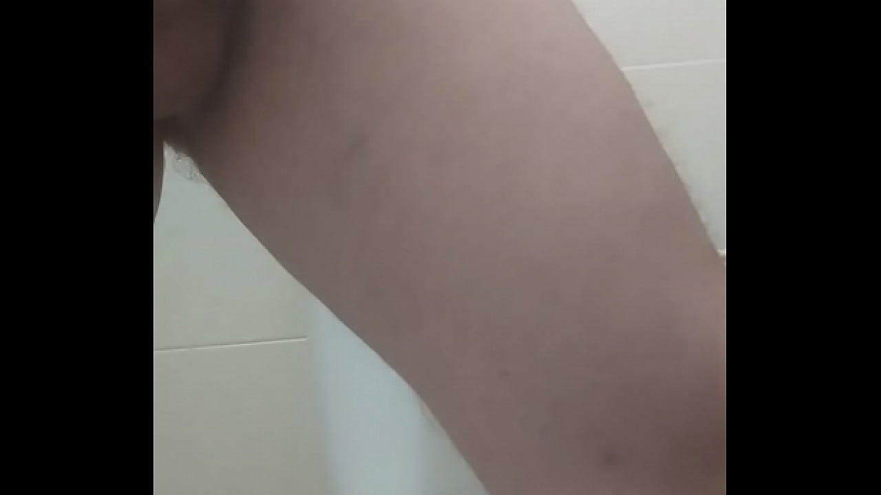 Imi place sa ma masturbez in fata la webcam si sa imi beau pisatul si sperma !