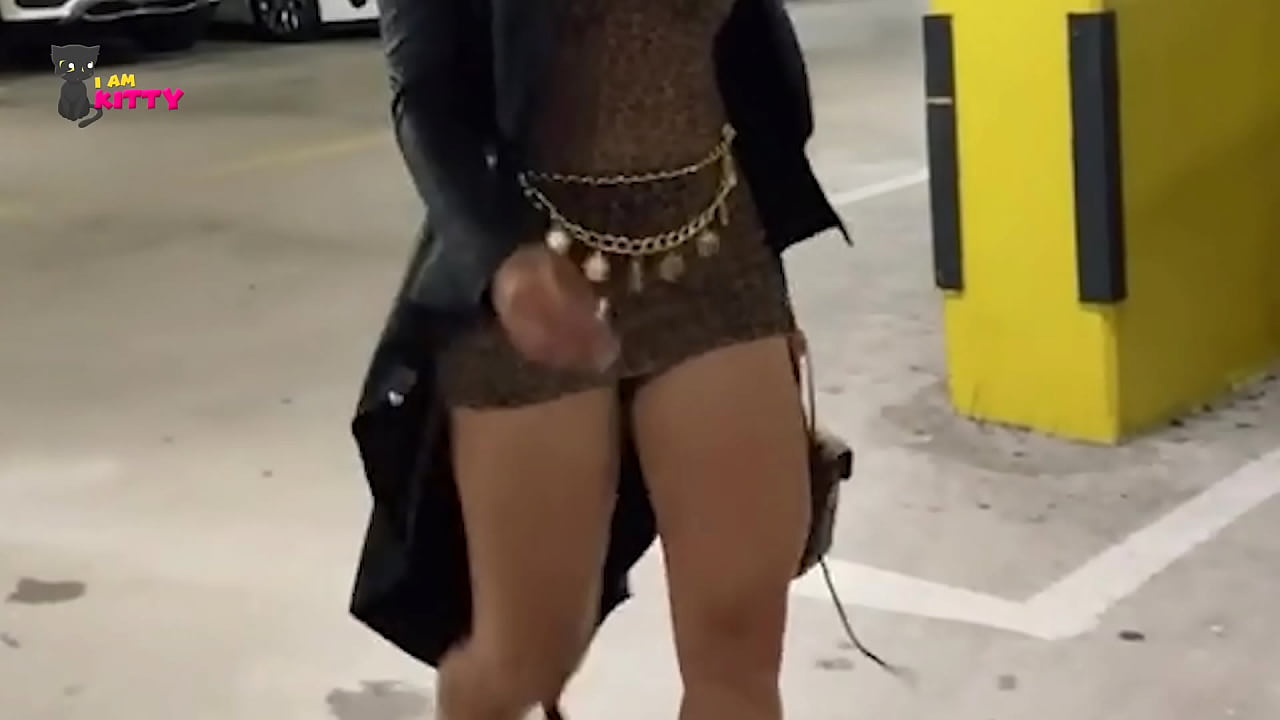 I AM KITTY La esposa sigui&oacute; neg&aacute;ndose, pero su esposo continu&oacute; foll&aacute;ndola