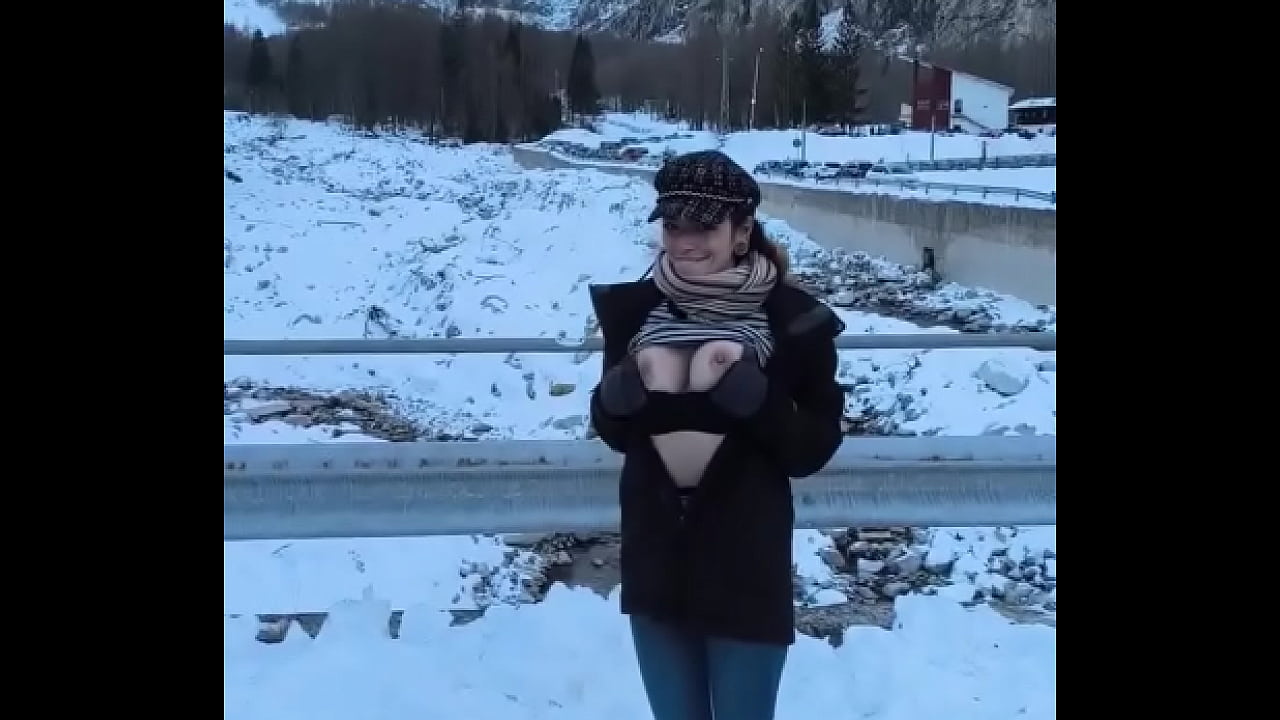 ️snowflakes kissing my flushed skin️