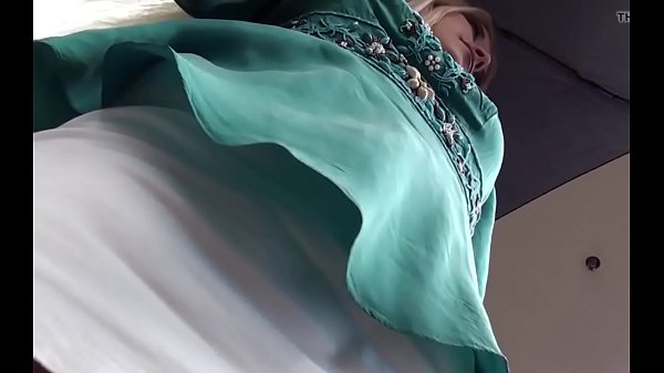 mais que se cache t'il sous la jupe de cette bourgeoise