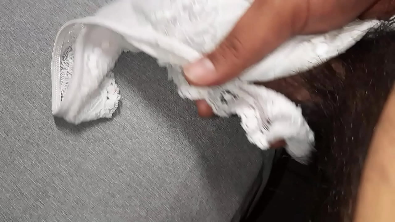 Me corr&iacute; en los calzones de encaje de mi compa&ntilde;era