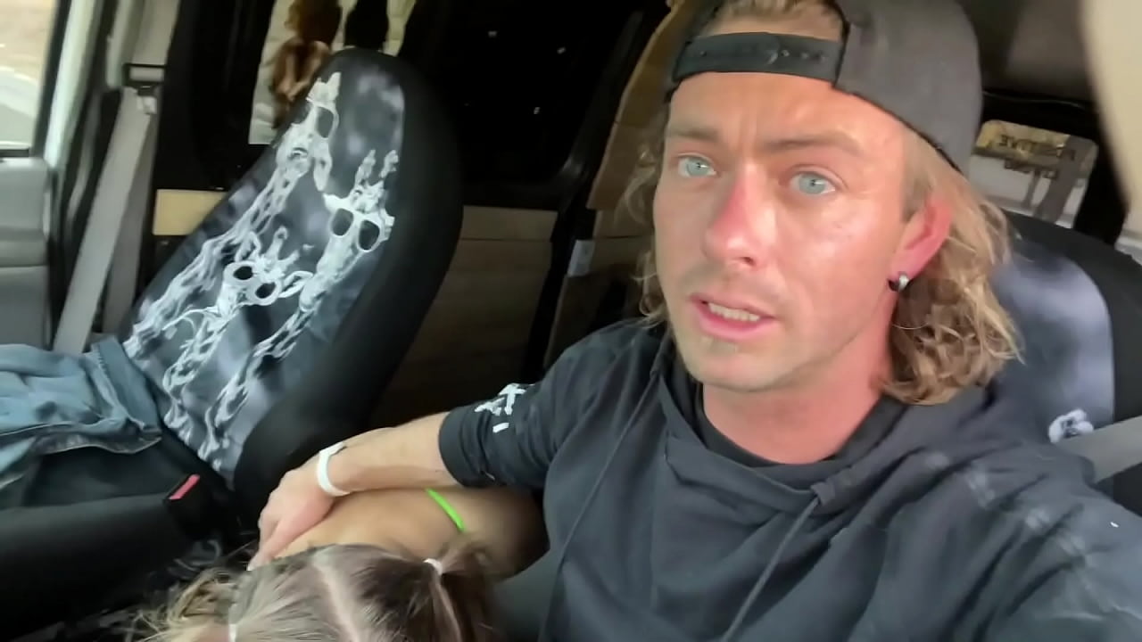 Hot guy and hot blonde hookup in the car