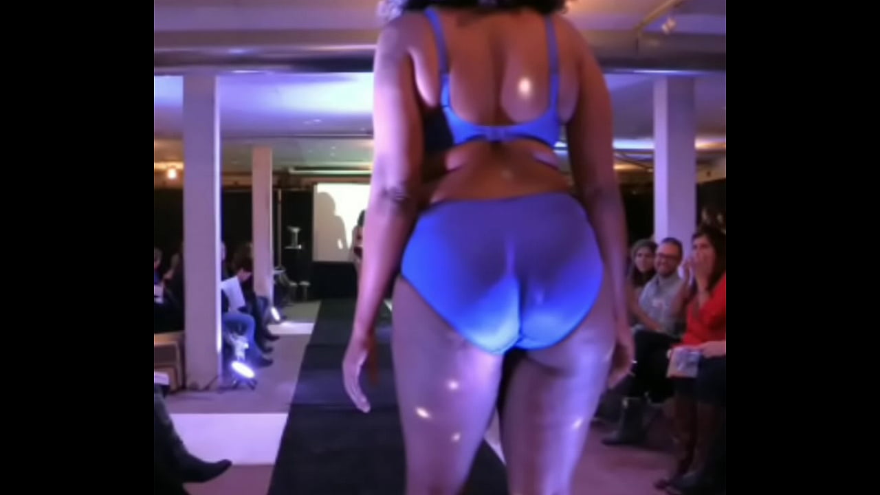 Negra culona en lencer&iacute;a