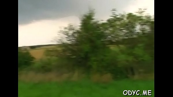 Old dude bonks young bitch