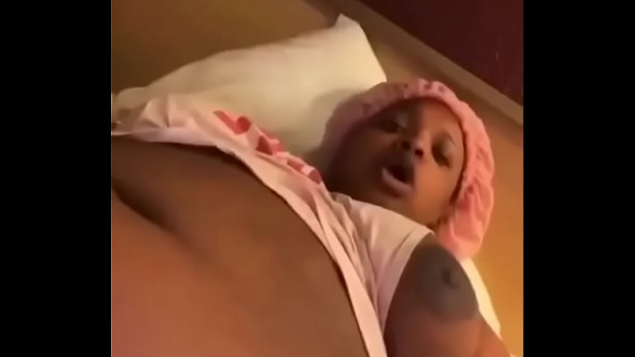 Lovely Peaches Exposed Boobs and Vagina