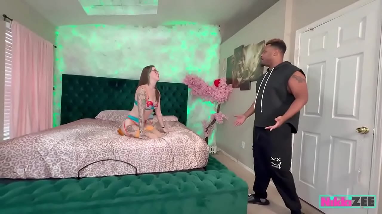 I surprised FinnysPlayhouse with a special tattoo and got rewarded with a creampie