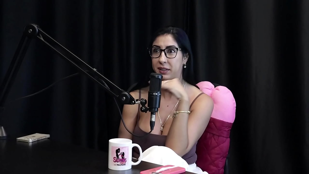 Ir na casa de swing era um momento de lazer, transou no meio do mar, e sobre o Maximo Garcia... - Renatinha Melo (WATCH ON: SHEER/RED)