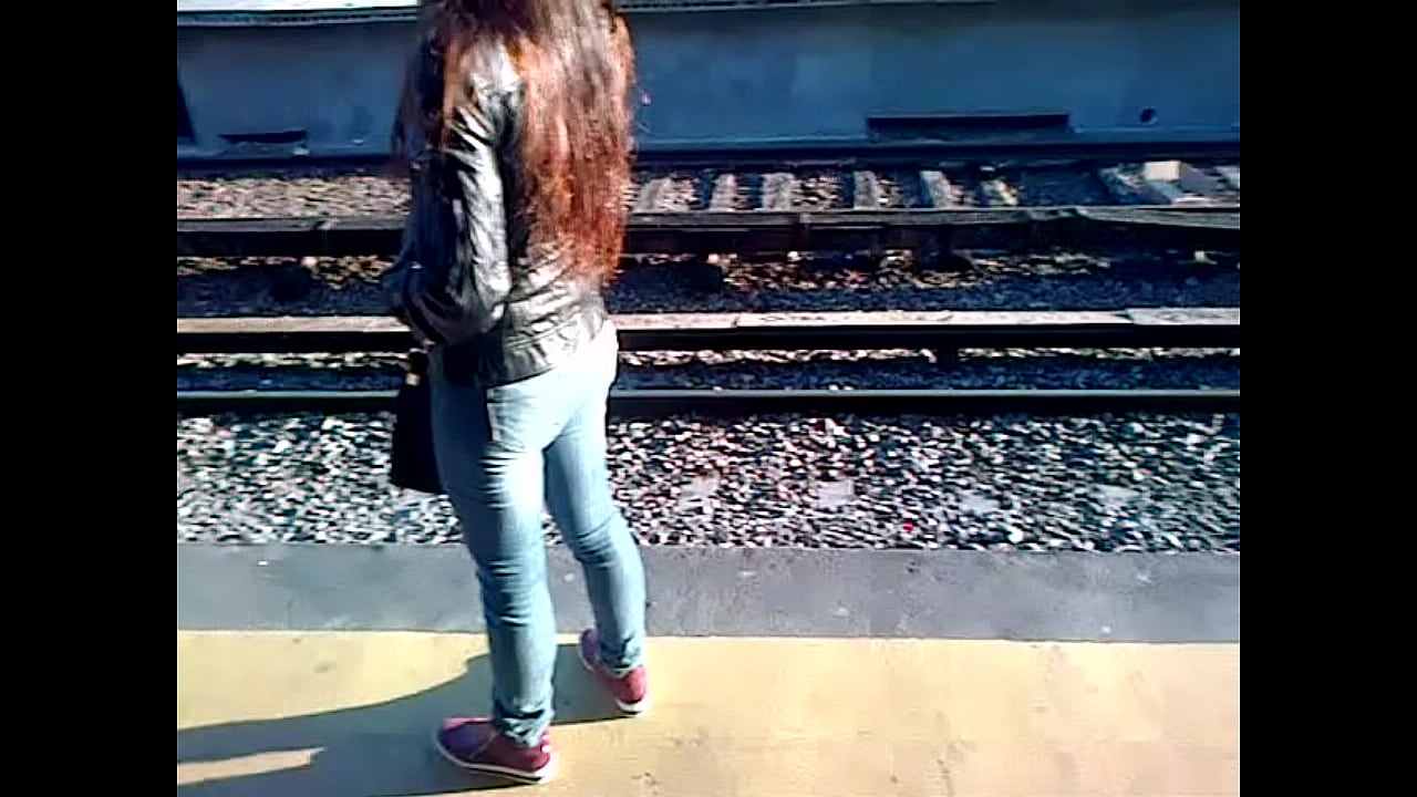 Cola en la estaci&oacute;n de castelar