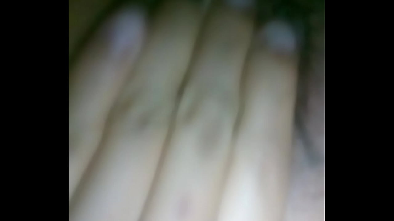 Mi vecina tocandose pensando en mientras tu marido d.