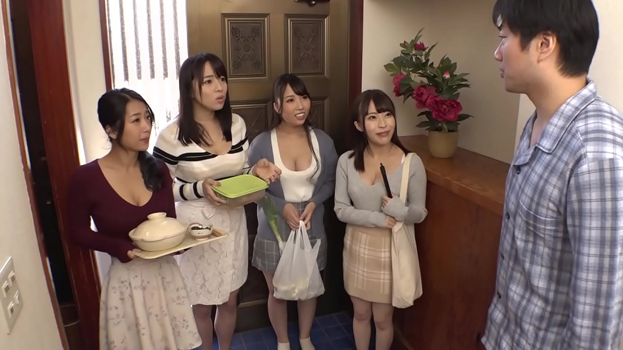 「もっと頼ってくれていいんですよ、ご近所さんなんですから&hellip;」巨乳痴女奥様4人組が僕のチ○コを超積極的に求めてくる最高のどエロ近所付き合い！誘われるがままエロ乳揉んで人妻マ○コに生挿入！【パート1】https://bit.ly/3pPgspC