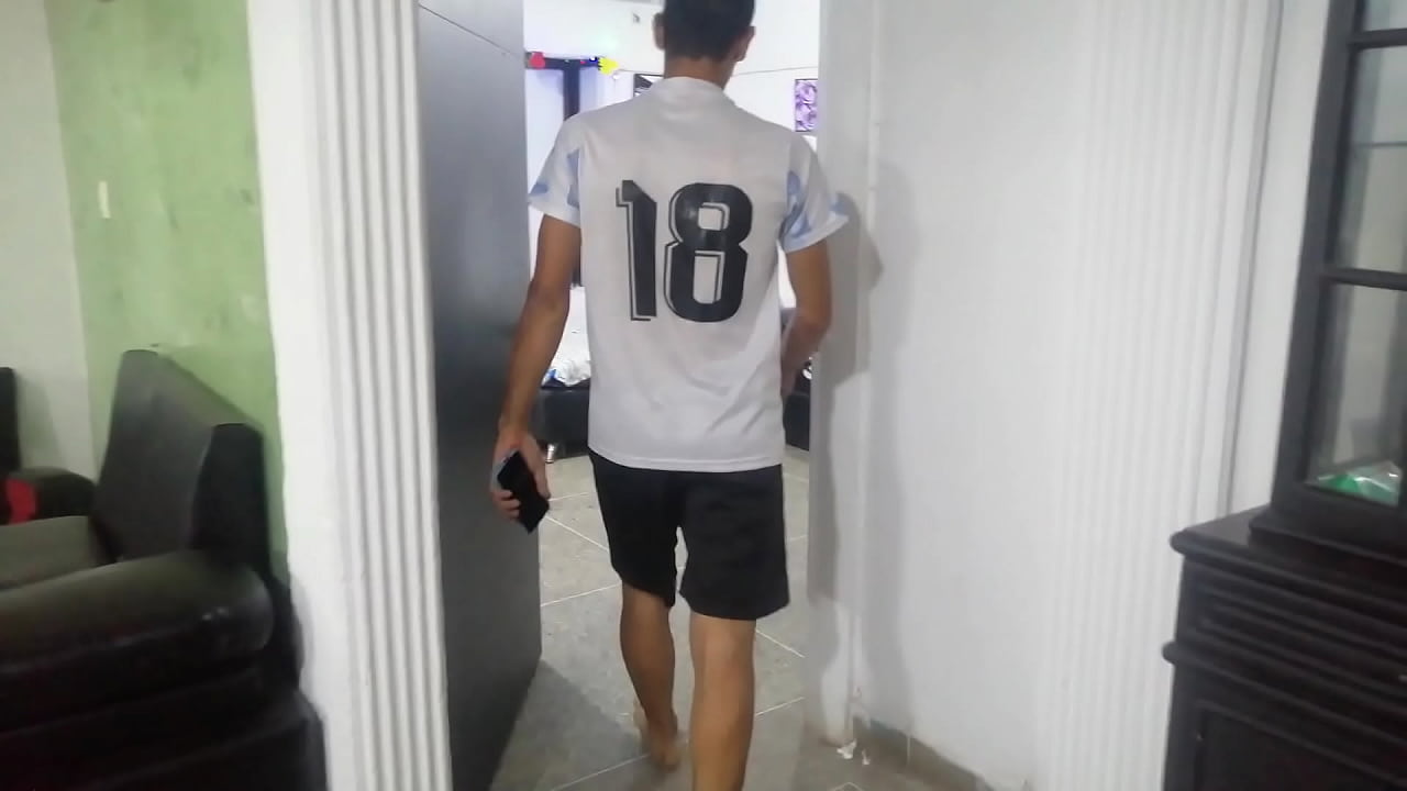 me follo a esa rica puta y me corro dentro