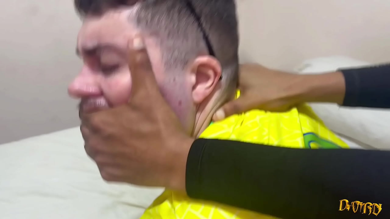 Gravei meu amigo dando pro marido da m&atilde;e dele (COMPLETO NO RED)